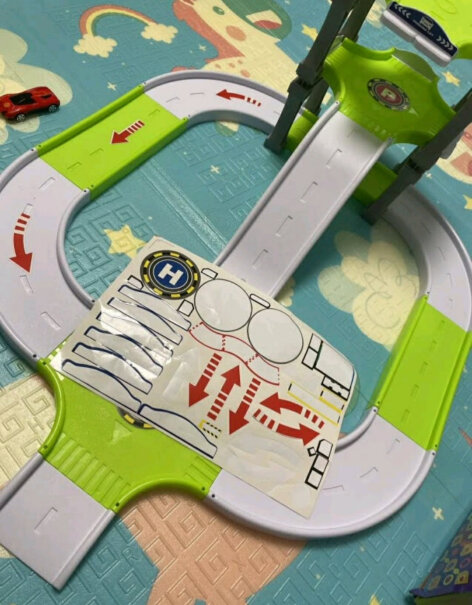 纽奇儿童轨道车玩具男小汽车早教益智玩具有没有异味？