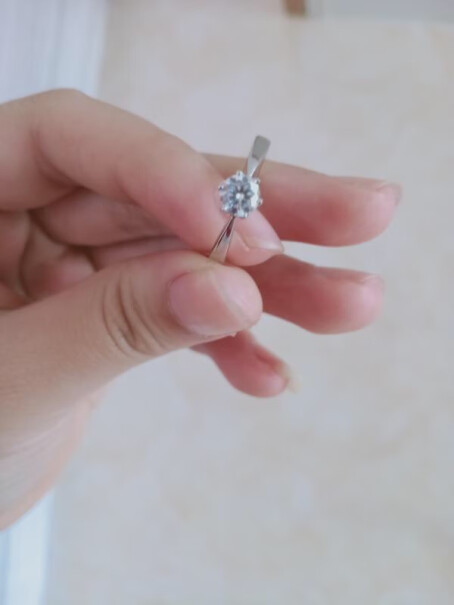 沫兰S925银求婚戒指女款大小能调吗？
