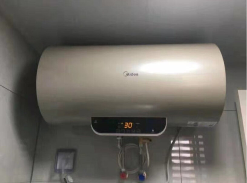 美的60升储水式家用电热水器升级3200W速热这个机器尺寸是多少？