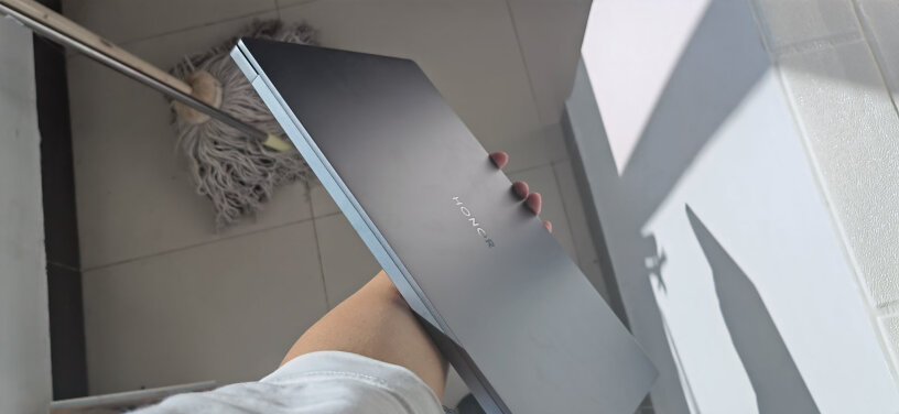 荣耀MagicBook16想玩csgo，R5版本可以带起来吗？