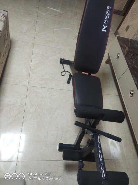 迈康哑铃凳健身椅家用多功能专业健腹板能配练二头肌的挡板吗？