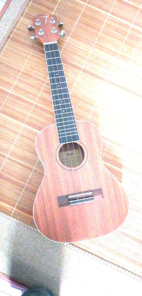 TOM尤克里里ukulele乌克丽丽沙比利入门小吉他23英寸教材是什么样的啊？
