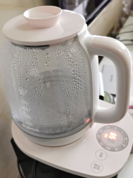 苏泊尔养生壶煮茶器壶底和壶盖，接触水的地方有塑料吗？