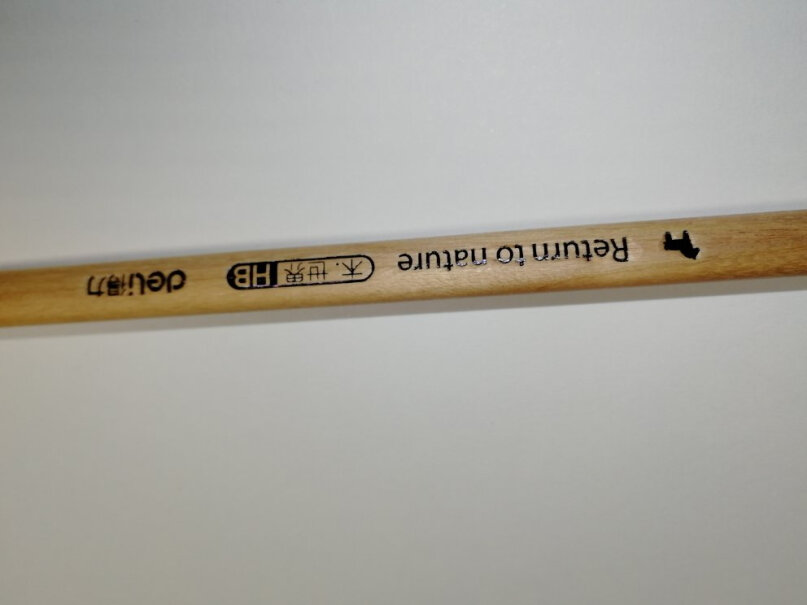 得力deli原木六角笔杆2B铅笔带橡皮头学生考试素描绘图铅笔小学一年级学生使用哪个型号的铅笔？