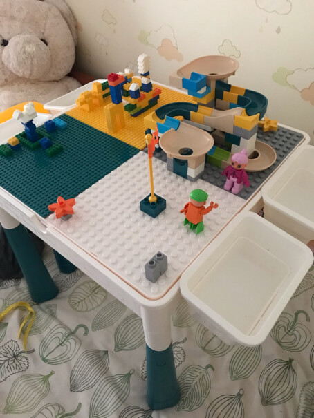 趣致600+大小颗粒积木桌子儿童玩具这个桌子能兼容乐高吗？