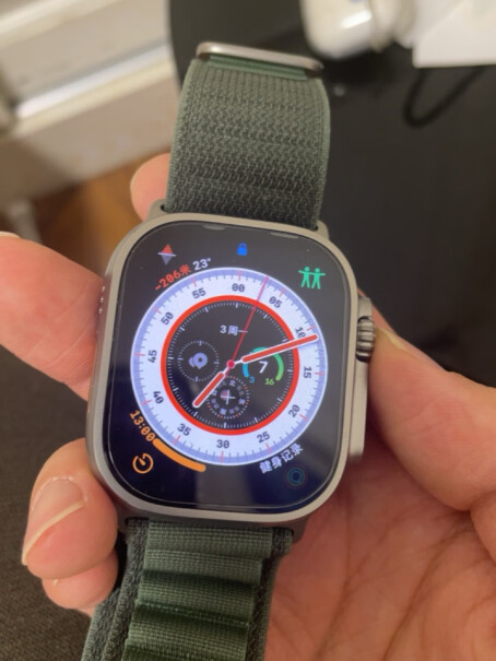 Apple Watch Ultra 智能手表 GPS + 蜂窝款 49毫米 钛金属原色 钛金属表壳绿究竟合不合格,真的好吗！