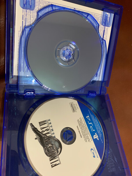 索尼PS4这个游戏光碟是放在电脑里面就可以玩了还是放在哪里可以玩啊？
