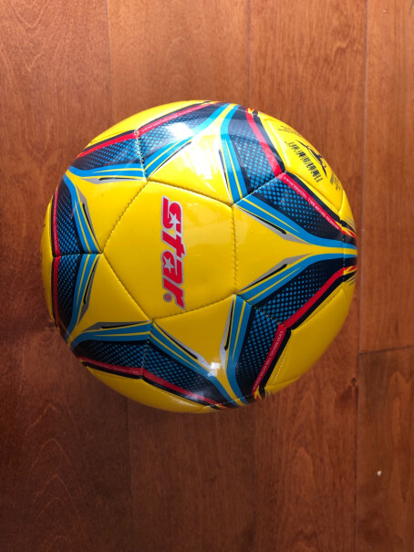 世达SB8665-05成人5号标准训练比赛用球这个球硬吗？