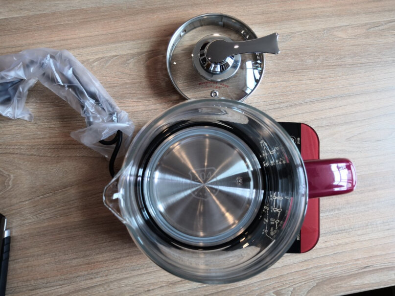 美的养生壶电水壶1.5L多功能烧水壶煮茶器这个玻璃壶是加厚的吗？