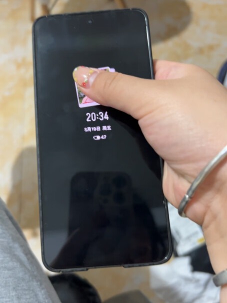 2012GB+256GB20和20Pro玩遊戲那個好。續航能力那個好？