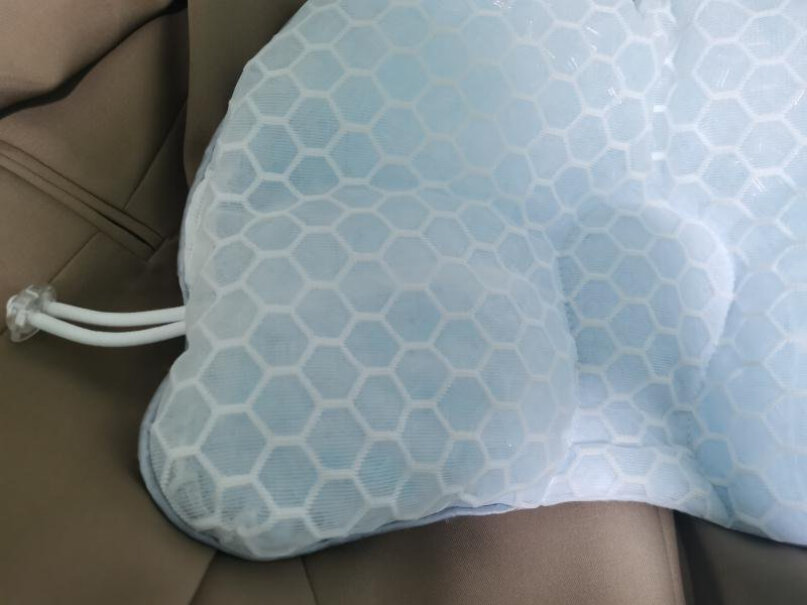 婧麒婴儿枕头0-1岁定型枕2岁新生儿宝宝儿童睡觉头型纠正防偏安抚夏季赫拉白刚收到，为什么气味这么大，你们的也是吗？