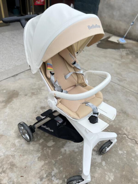 婴儿车bebebus可折叠手推车神器轻便双向景观你们的车在家里地板上推 整个车会摇晃吗？