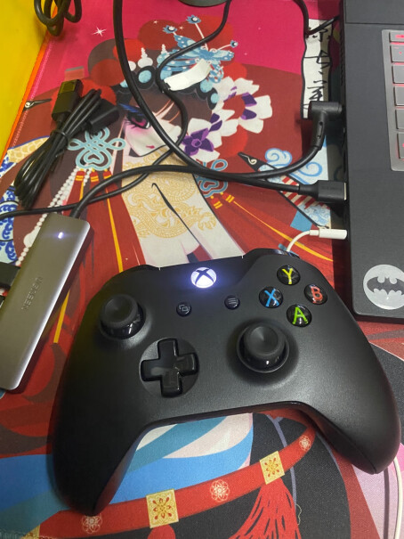 微软Xbox无线控制器磨砂黑+Win10适用的无线适配器你们玩一会游戏。适配器发热嘛。