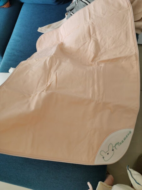 良良婴儿隔尿垫巾防水可洗透气大号尿垫春秋隔尿床垫两条装这个多大的，有没有1.5米？