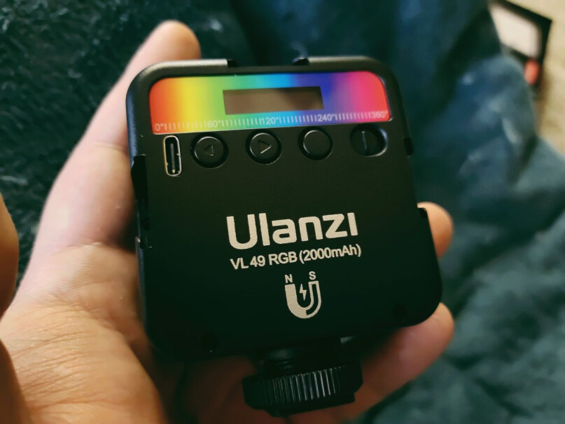ulanzi光灯全彩色温VL49RGB磁吸LED灯微单便携室内拍人像怎么样？