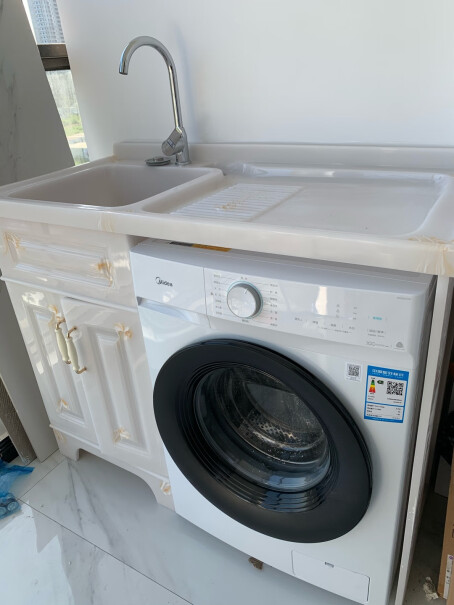 美的京品家电滚筒洗衣机全自动每次洗衣服门那里都会漏些水怎么办啊。