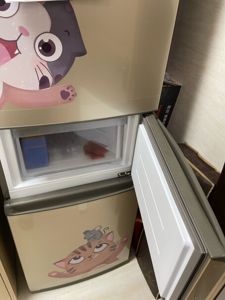 海尔216升直冷冰箱三门三温区多门小型迷你家用租房低音节能不占地中门软冷冻以旧换新BCD-216ST是无霜的吗？