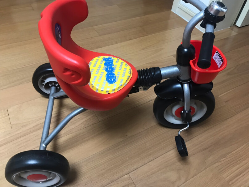 爱德格儿童三轮车可折叠脚踏车1-4岁小孩单车两岁87cm够得着脚踏板吗？