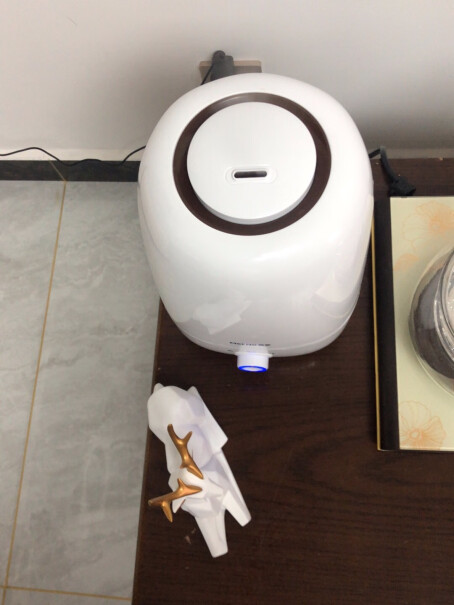 美菱加湿器卧室空气办公室家用香薰机机子底部发热正常吗？