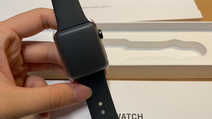 Apple Watch 3智能手表手表哪个颜色比较好看，容易搭配，本人女生？