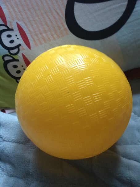 费雪玩具球宝宝小皮球摇摇球25cmF0601H4礼品这个球有气味吗？