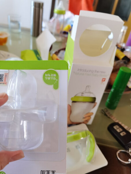 可么多么新生儿硅胶奶瓶宽孔径防胀气防摔你们买的时候带手柄跟吸管吗？