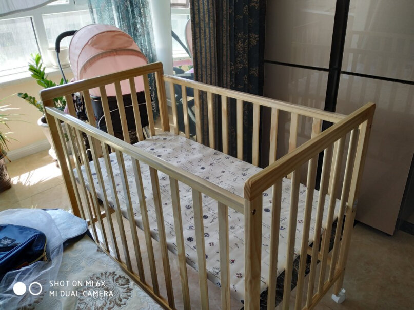 婴儿床贝影随行婴儿床实木拼接儿童床小米生态研发水性漆宝宝床评测教你怎么选,质量值得入手吗？