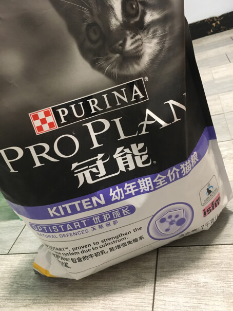 冠能猫粮幼猫7kg怀孕哺乳期全价猫粮你们的猫粮有没有特别多油 我今天才发现猫粮上面一层油？