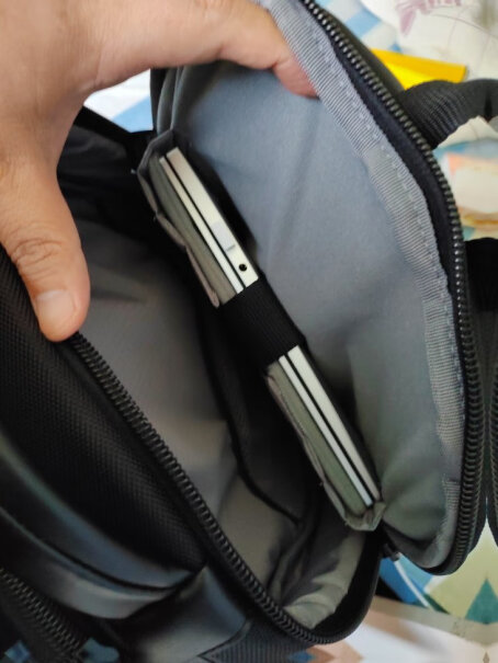 新秀丽电脑包双肩包36B0900915背包英寸笔记本包背起来重吗？