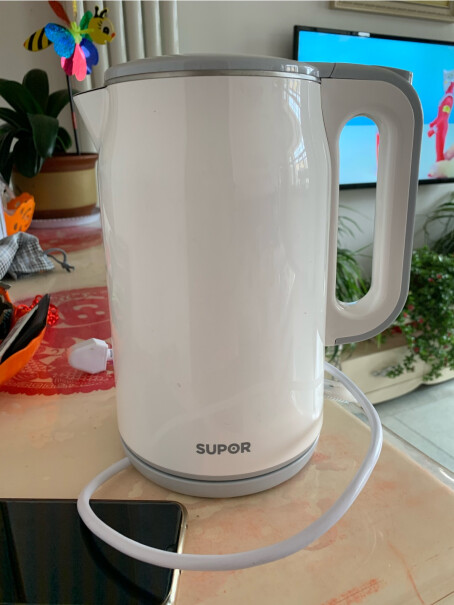 苏泊尔1.5L容量烧水壶数字显温你好！苏伯尔比美的电水壶好吗？