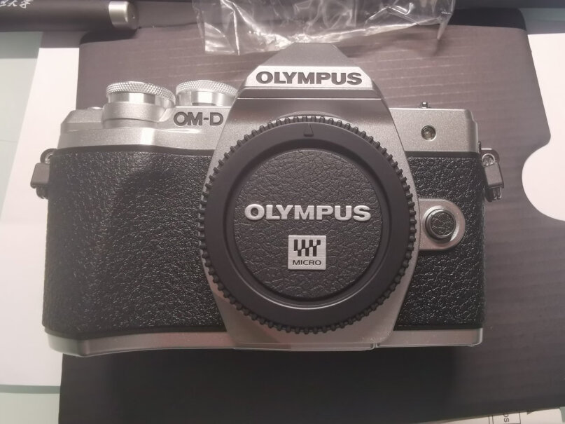 奥林巴斯E-M10 MarkIV微单相机可以换佳能的镜头吗？