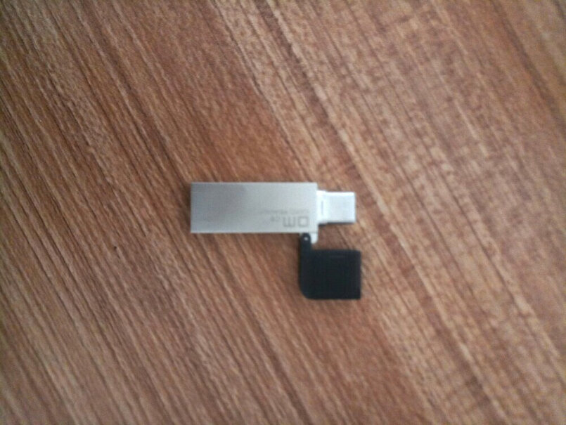 大迈8GB第一天插在车记录仪上能用，第二天就一直显示插入SD卡，怎么回事？