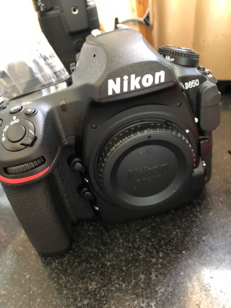 尼康D850 单反相机和D70镜头通用吗？