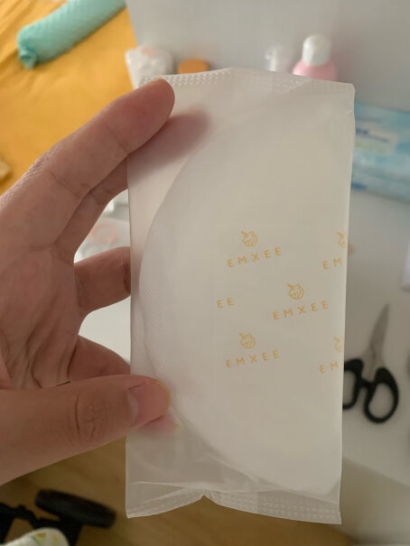 嫚熙防溢乳垫防漏无感EMXEE瞬吸溢乳贴隔奶到底是不是智商税？使用感受！