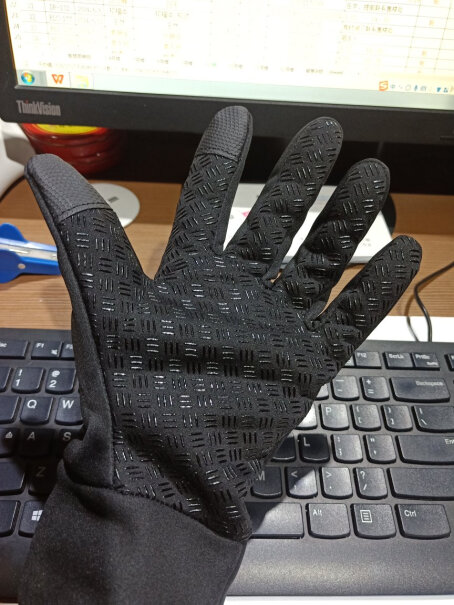 我手有点大，中指到手掌根大概是20厘米，请问手套最大号有这么大吗？