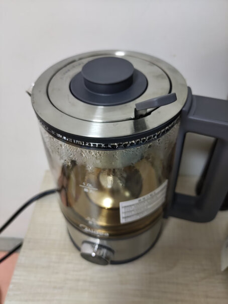 办公室烧水壶净润煮茶器大容量商务电水壶盖子会松动吗？容不容易掉出来？