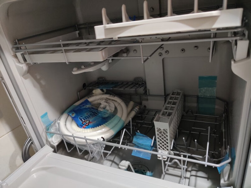 松下洗碗机家用台式全自动洗涤剂免费安装可以放在滚筒洗衣机上面和洗衣机共用上下水吗？