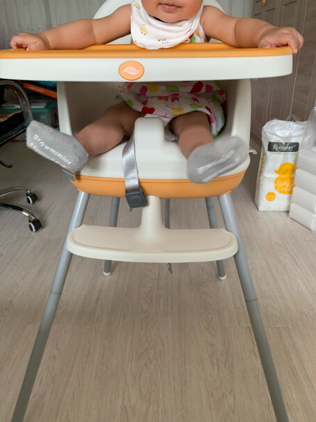 宝贝时代宝宝餐椅婴儿餐桌椅儿童座椅高低可调节稳固吗，会不会摔下来？
