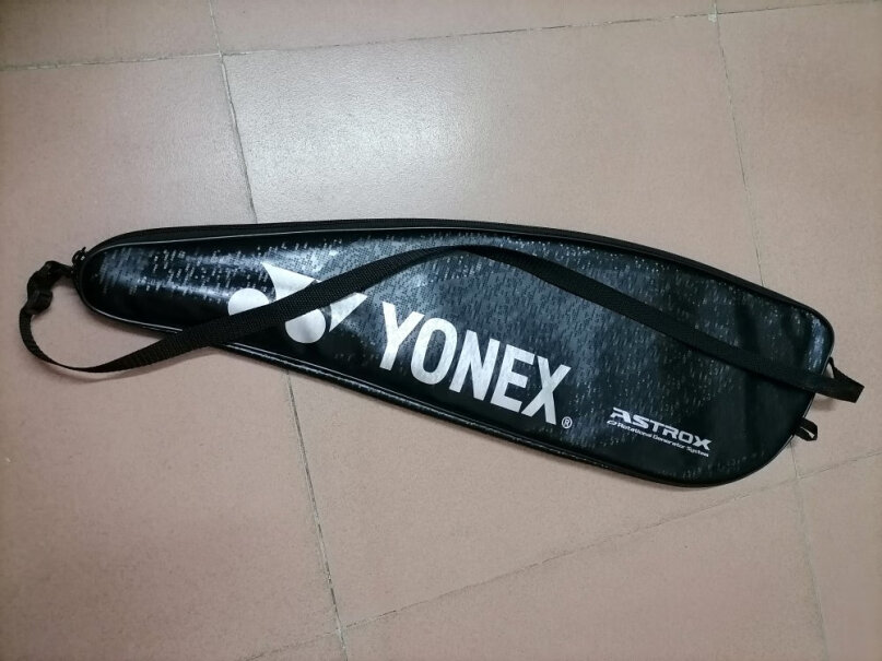 尤尼克斯YONEX羽毛球拍VT-10DG进攻型35高磅单拍女生用这个会不会重啊&hellip;&hellip;