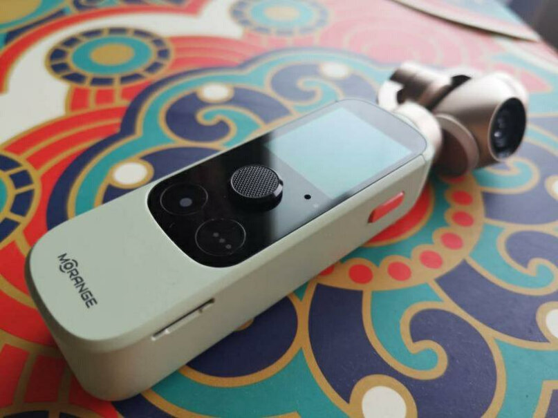 橙影口袋云台相机大疆的Osmo Pocket不香吗？ 技术成熟，配件多多？