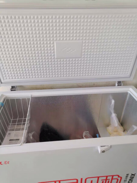 星星BD/BC-219E想请问一下用过的亲们，冰柜是不是不放东西在里面冷冻那个盖就打不开呢？
