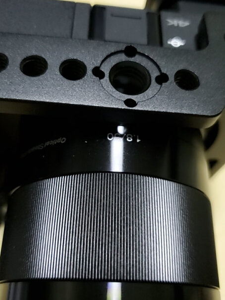索尼E 30mm 微距镜头18年7月刚入，镜头上写着生产日期是2013年12月，会不会太久远了？