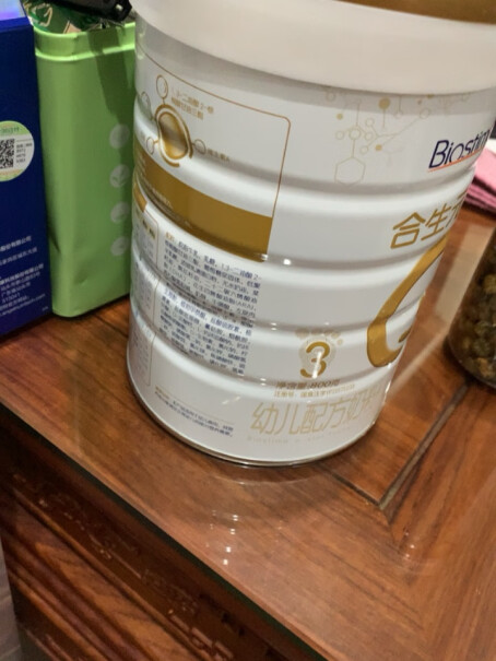 合生元贝塔星幼儿配方奶粉以前买的，里面都是黄色的盒子，怎么这次买的是粉红色的，勺子的形状还变了，会不会是假的。？