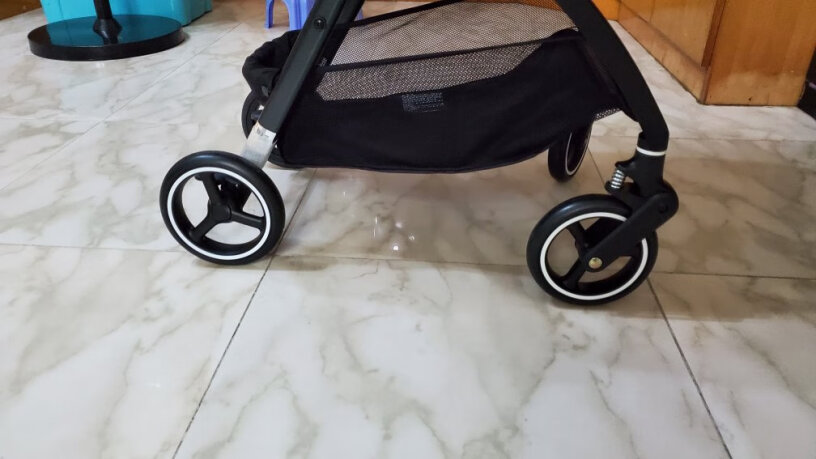 好孩子推车婴儿伞车婴儿车可躺可坐宝宝儿童推车推车有气味吗？