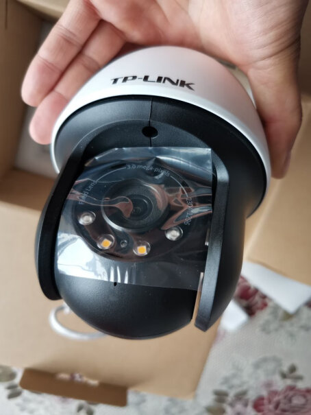TP-LINK IPC633-Z球机请问这款摄像头晚上是白光一直在亮吗？