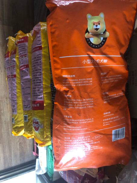 疯狂的小狗京东定制款宠物狗粮是酥脆的吗，还是很硬的？