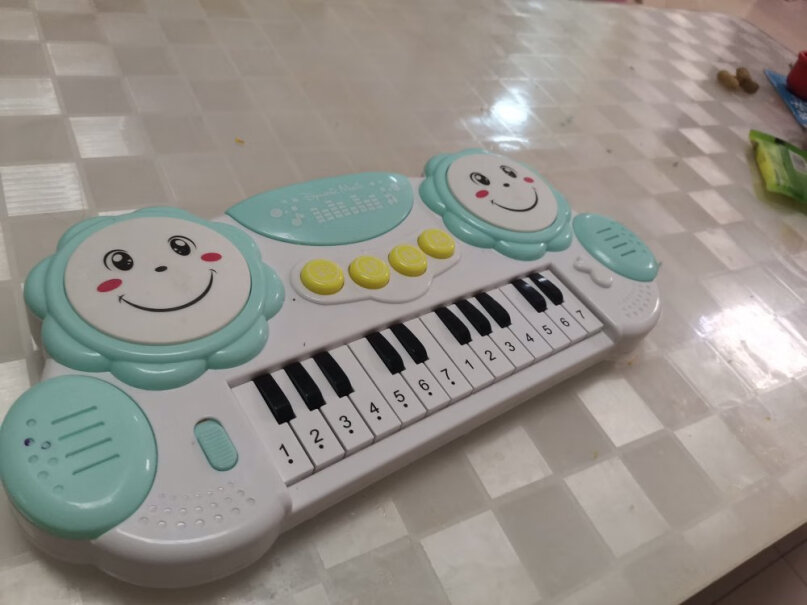 猫贝乐儿童玩具电子琴婴儿音乐玩具拍拍鼓2合1电子琴请问大家，有味道么？？害怕有味道？