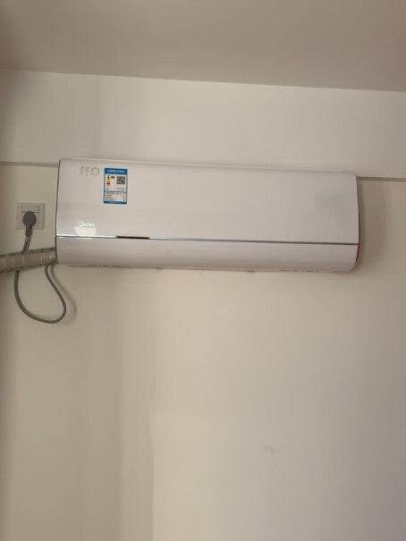 美的（Midea）空调美的(Midea) 新一级 纤白 大1.5匹 智能家电 变频冷暖 壁挂式空调挂机 舒适无风感 以旧换质量真的好吗,性价比高吗？