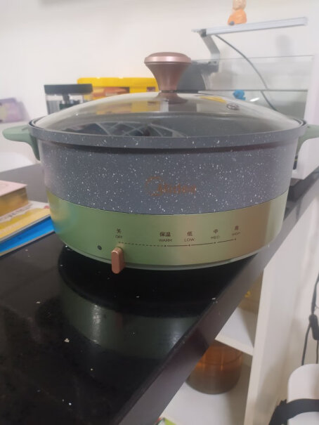 美的电火锅鸳鸯锅煎食物粘锅吗？