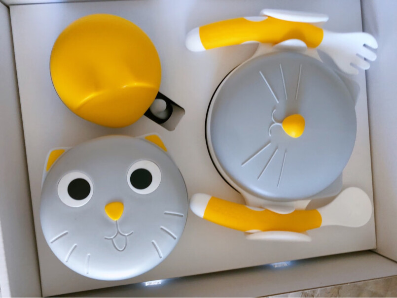 bebebus儿童餐具套装请问大家用这个碗泡过米粉后碗里面会不会出现黄色小点点、有点生锈的样子？